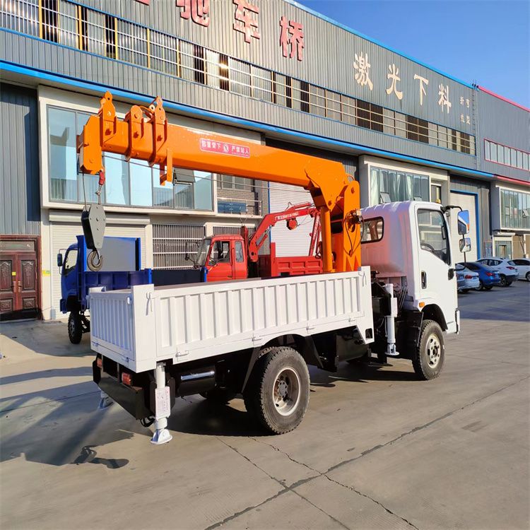 义竹乡三轮随车吊定制 农用改装机自备吊中瑞长期出售